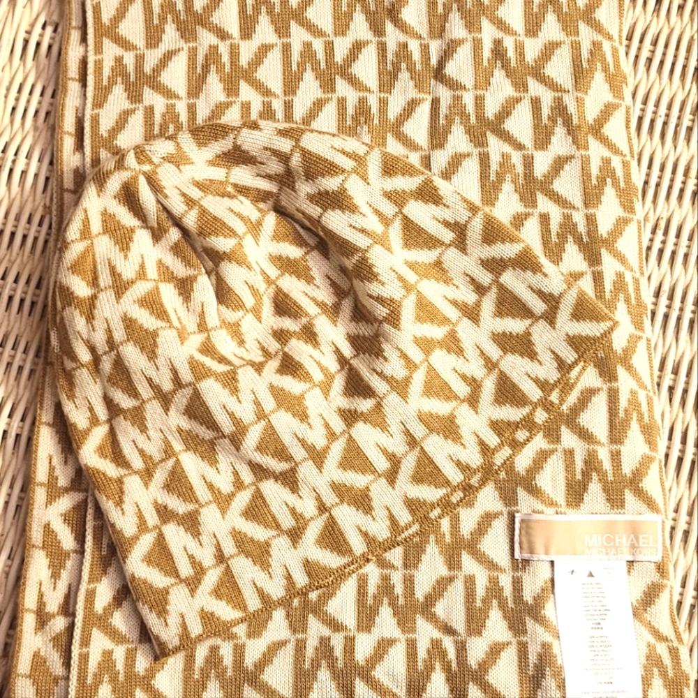 MICHAEL Michael Kors | Signature MK Logo Print Scarf And Benie